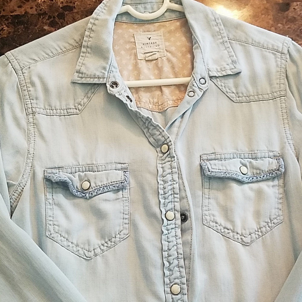 AE. Light-colored snap down shirt